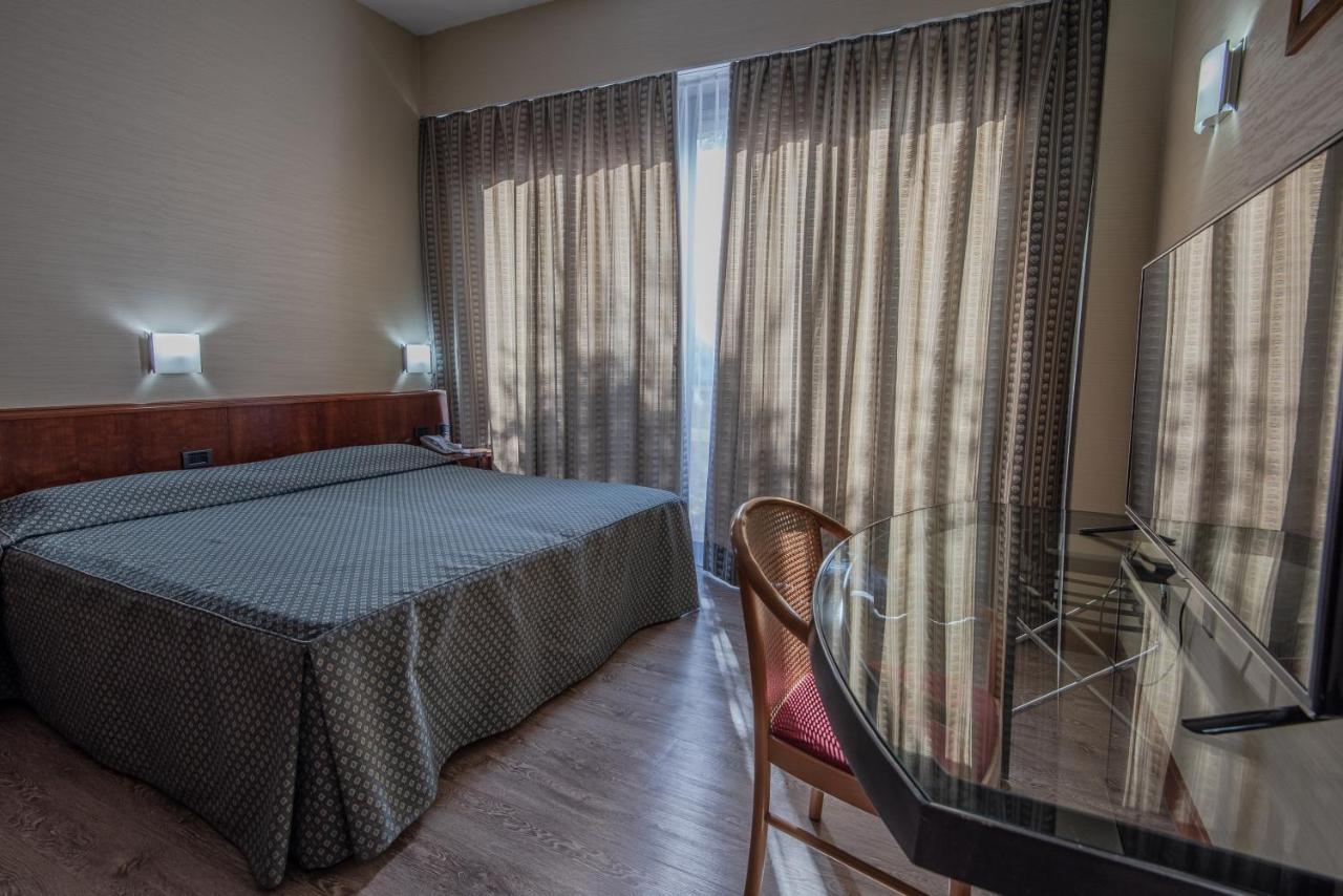 Hotel Petra Roma Esterno foto