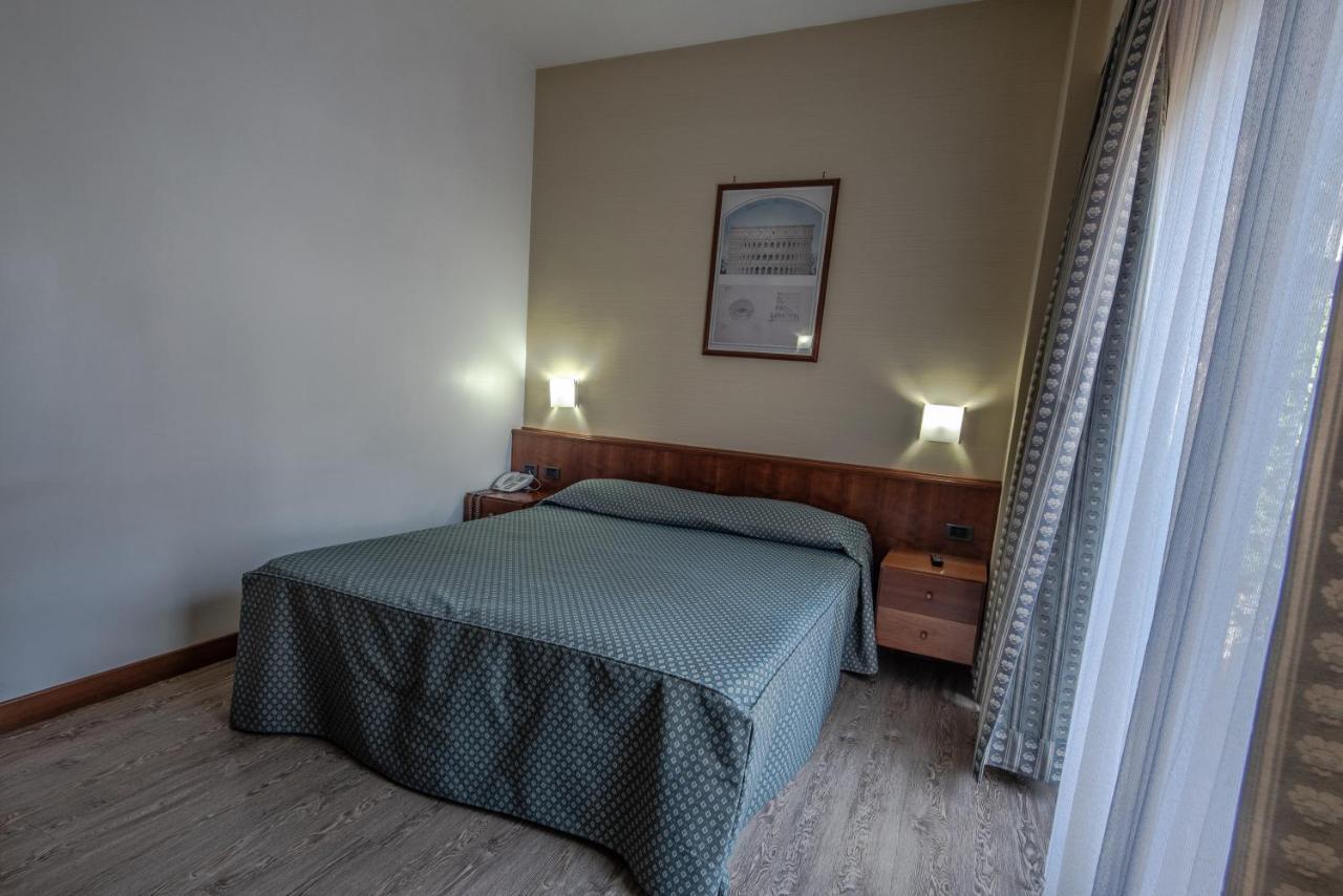 Hotel Petra Roma Esterno foto
